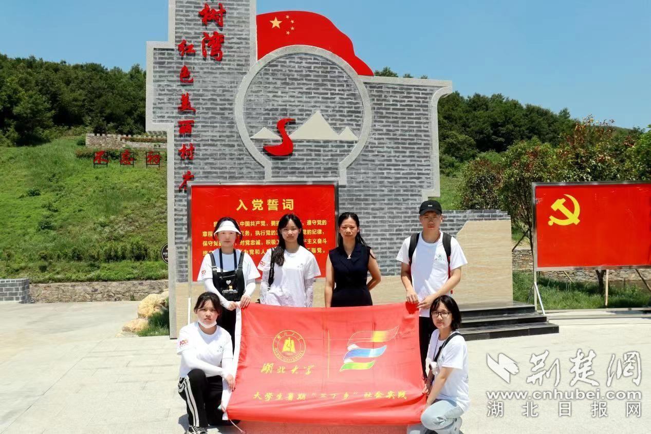 市十八届人大二次会议举行主席团四次会